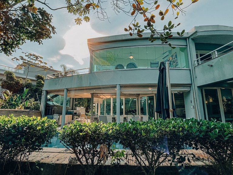 Casa 5524 - Pé na areia, 6 suítes + Serviços