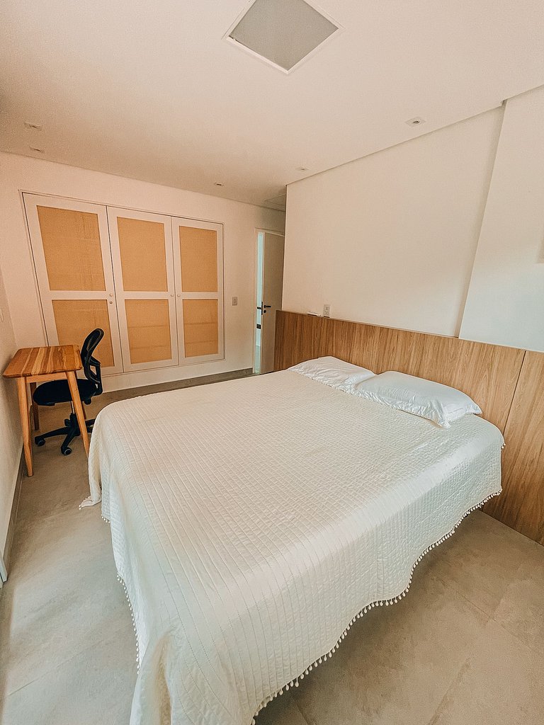Casa 4724 - 3 suítes com ar condicionado e piscina