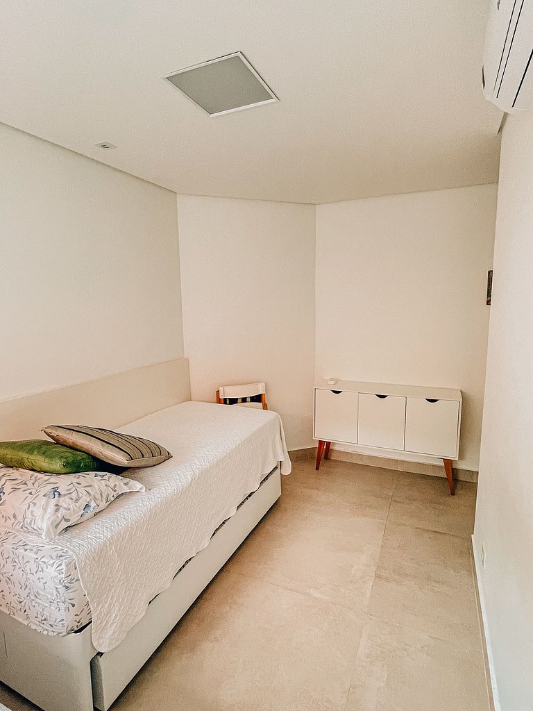 Casa 4724 - 3 suítes com ar condicionado e piscina
