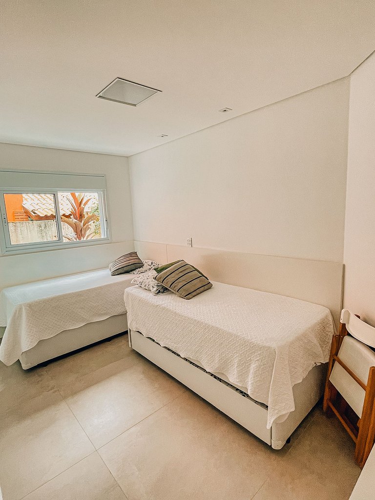 Casa 4724 - 3 suítes com ar condicionado e piscina