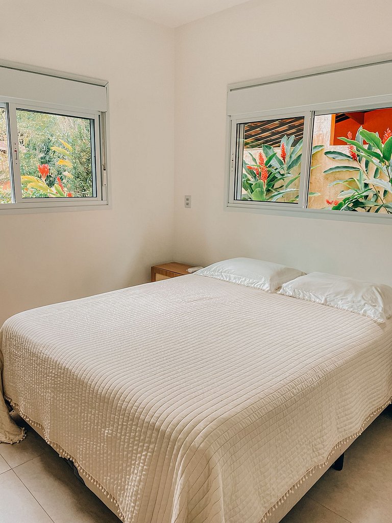 Casa 4724 - 3 suítes com ar condicionado e piscina