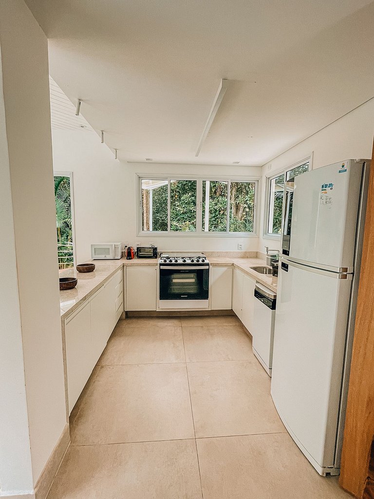 Casa 4724 - 3 suítes com ar condicionado e piscina