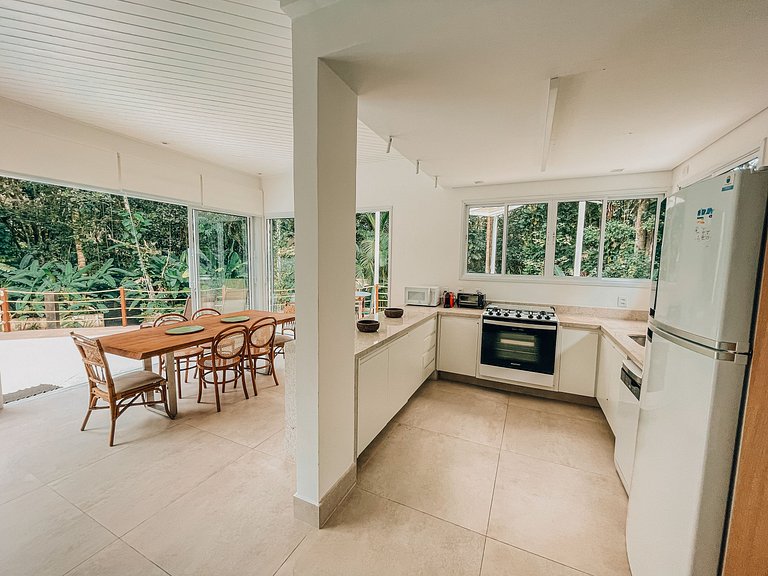 Casa 4724 - 3 suítes com ar condicionado e piscina