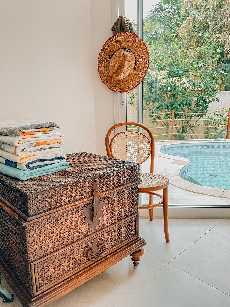 Casa 4724 - 3 suítes com ar condicionado e piscina