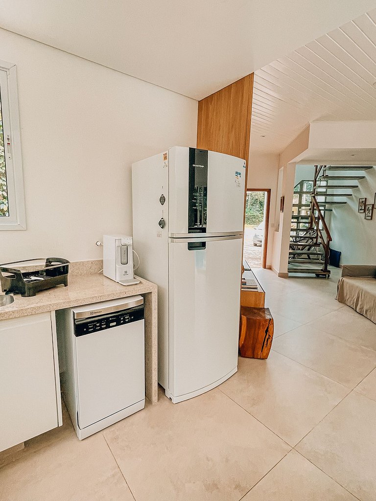 Casa 4724 - 3 suítes com ar condicionado e piscina