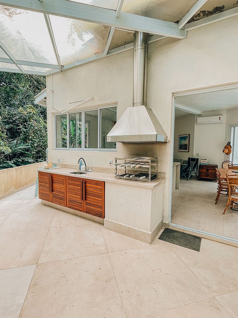Casa 4724 - 3 suítes com ar condicionado e piscina