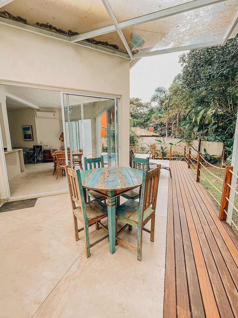 Casa 4724 - 3 suítes com ar condicionado e piscina