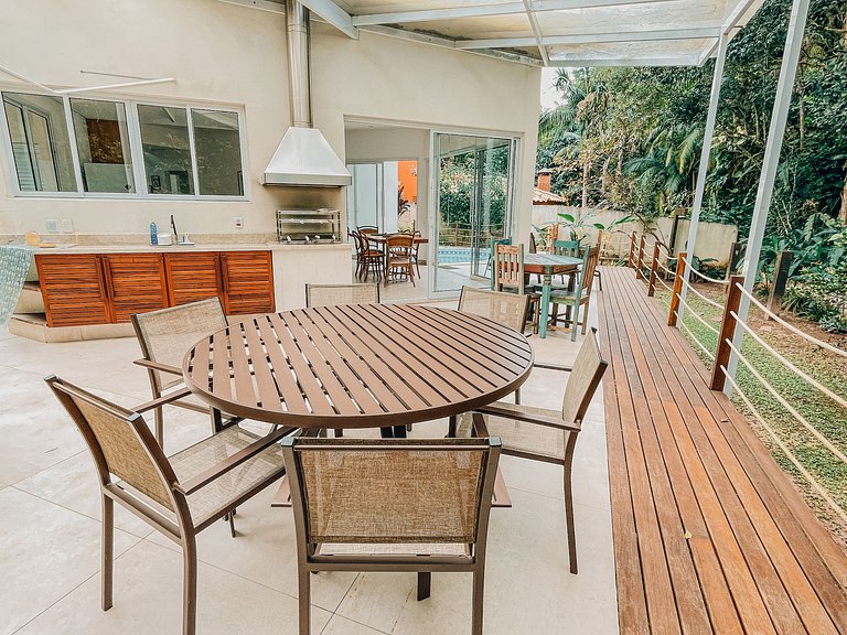 Casa 4724 - 3 suítes com ar condicionado e piscina