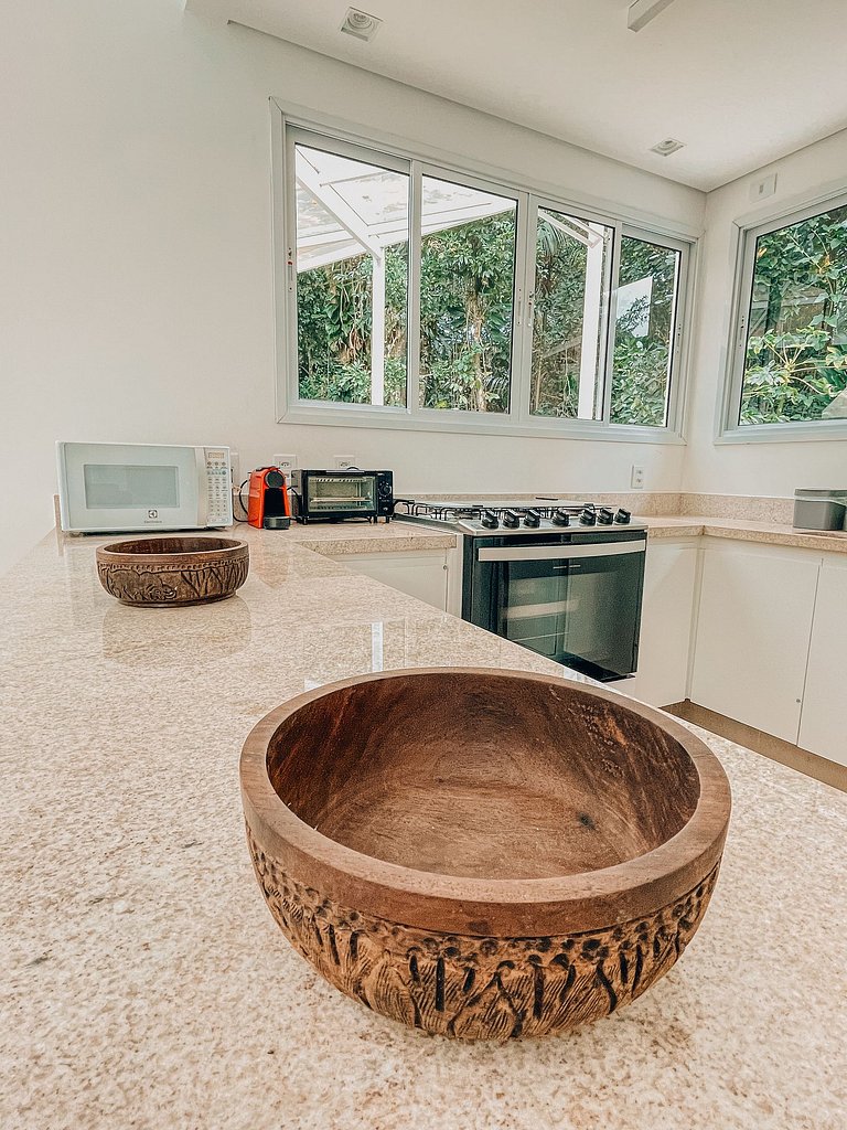 Casa 4724 - 3 suítes com ar condicionado e piscina
