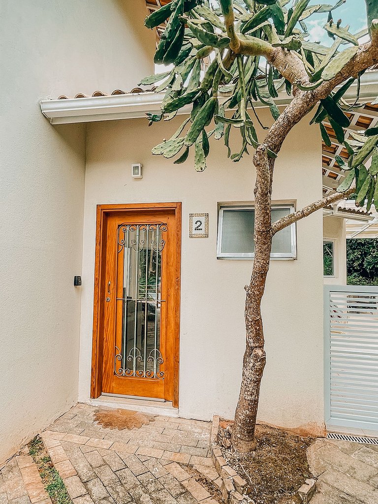 Casa 4724 - 3 suítes com ar condicionado e piscina