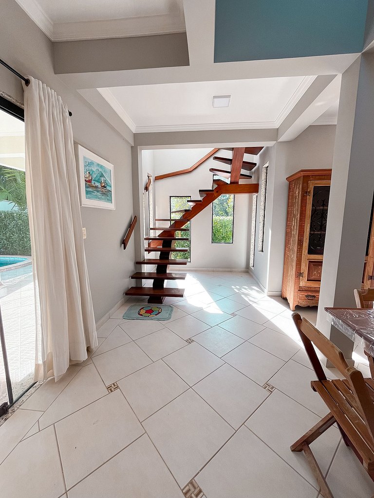 Casa 4324 – Pronta para morar ou investir: Piscina ensolarad