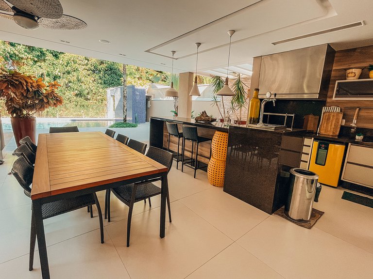 Casa 6225 - 5 suítes, piscina, sauna e translado para praia