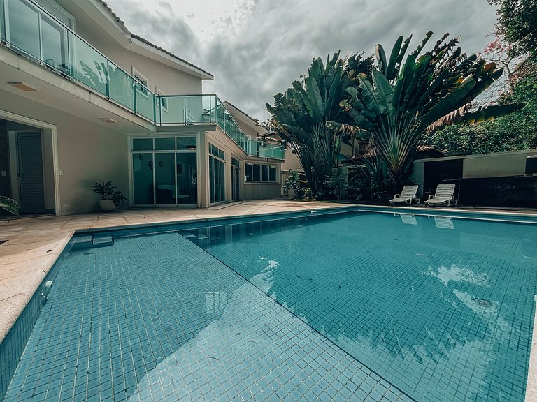 Casa 6325 - Aconchegante com piscina aquecida em esquina arb