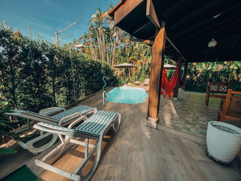 Casa 8925 - Cenário ideal entre o verde da mata e do mar.
