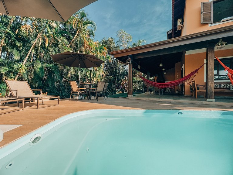 Casa 8925 - Cenário ideal entre o verde da mata e do mar.