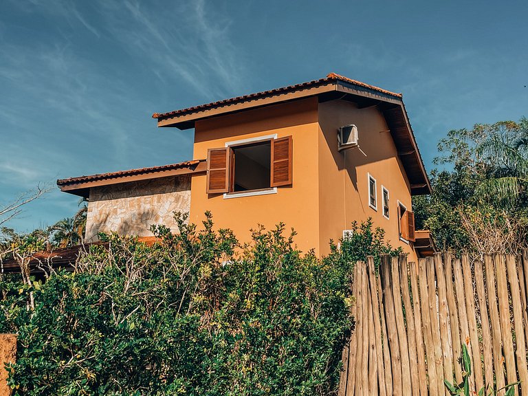 Casa 8925 - Cenário ideal entre o verde da mata e do mar.