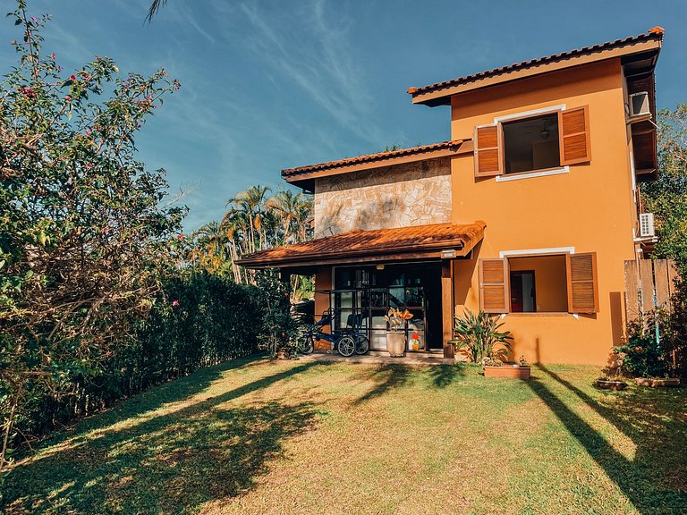 Casa 8925 - Cenário ideal entre o verde da mata e do mar.