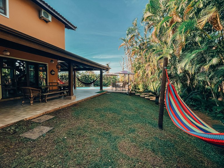 Casa 8925 - Cenário ideal entre o verde da mata e do mar.