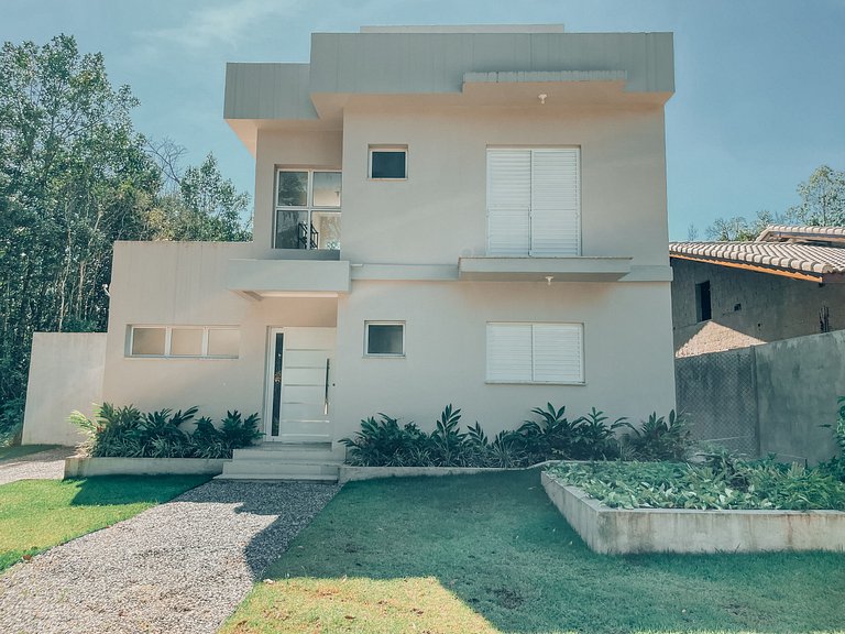 Charmosa residência lado Serra