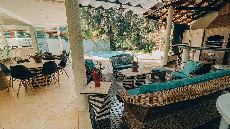 Casa 9125 - 6 suítes, 18 pessoas + Serviços