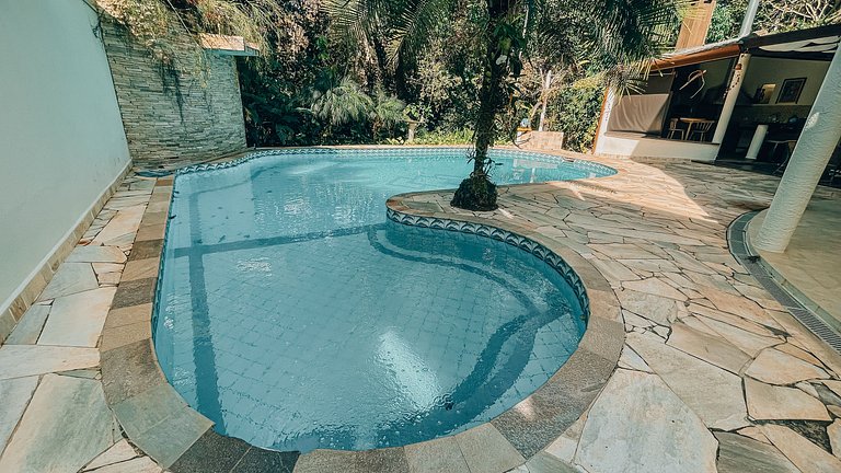 Casa 9125 - 6 suítes, 18 pessoas com Serviço de Hotel