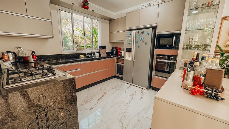 Casa 9125 - 6 suítes, 18 pessoas com Serviço de Hotel