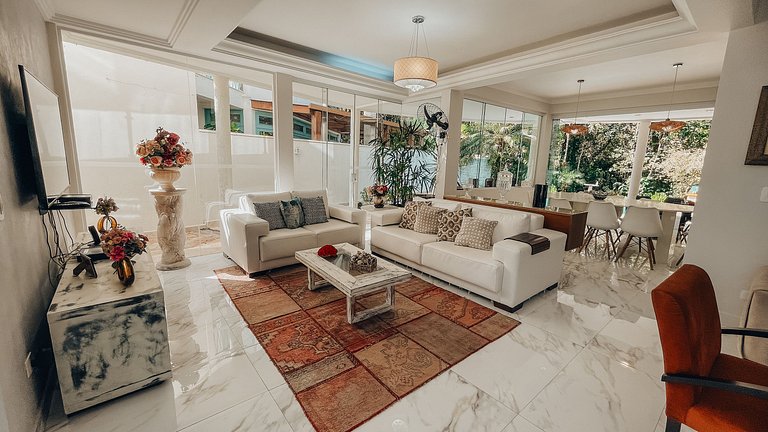 Casa 9125 - 6 suítes, 18 pessoas com Serviço de Hotel