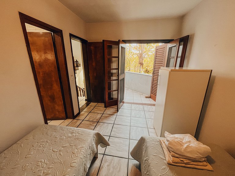 Casa 9425 - Charmosa Casa Pé na Areia recuado, 4 Suítes e vi