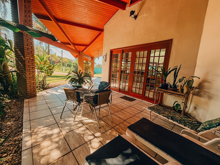 Casa 9425 - Charmosa Casa Pé na Areia recuado, 4 Suítes e vi