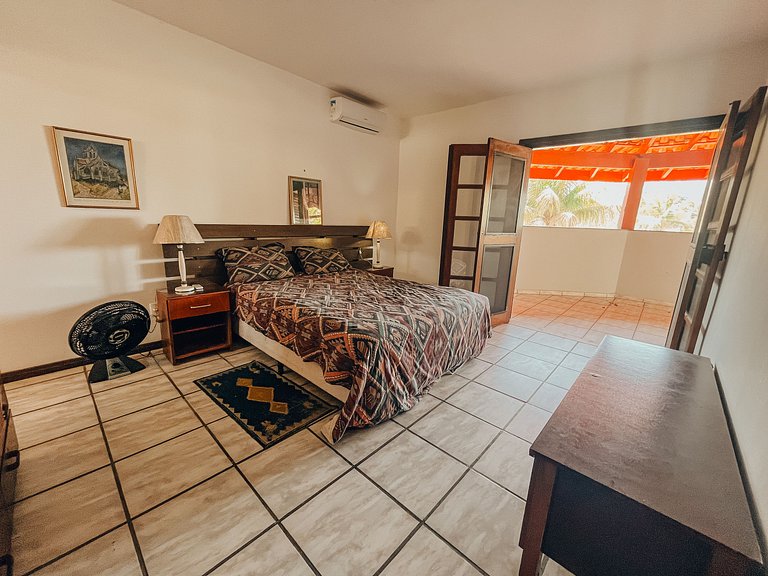 Casa 9425 - Charmosa Casa Pé na Areia recuado, 4 Suítes e vi