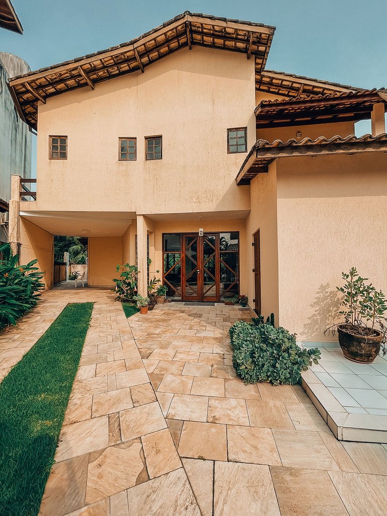 Casa 3624 - Pé na Areia Recuada, Charme, Espaço e Potencial