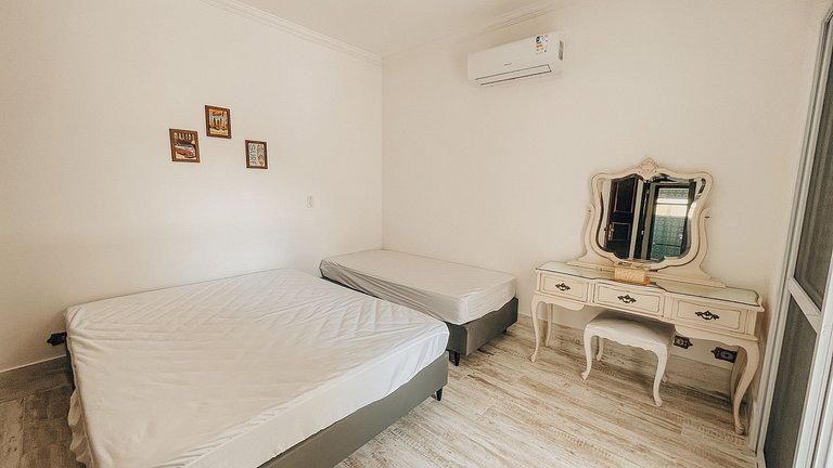 Casa 9325 - Com alma de fazenda e a poucos passos do mar