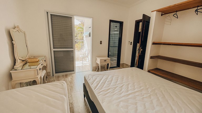 Casa 9325 - Com alma de fazenda e a poucos passos do mar