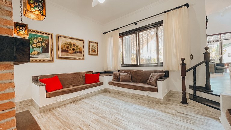 Casa 9325 - Com alma de fazenda e a poucos passos do mar