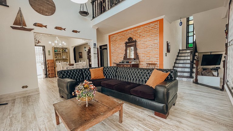 Casa 9325 - Com alma de fazenda e a poucos passos do mar