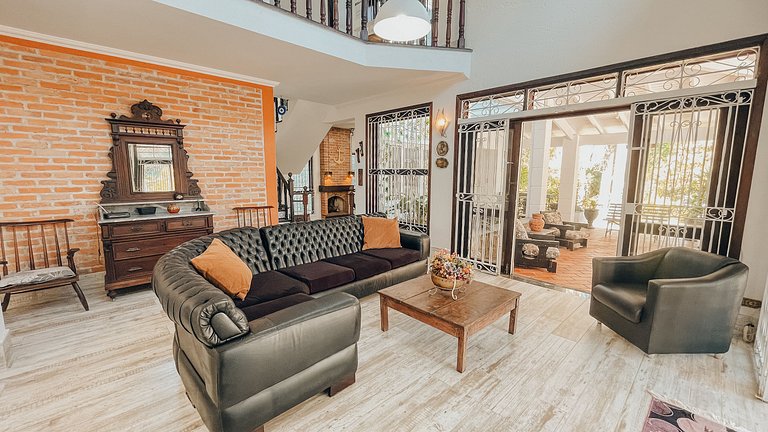 Casa 9325 - Com alma de fazenda e a poucos passos do mar