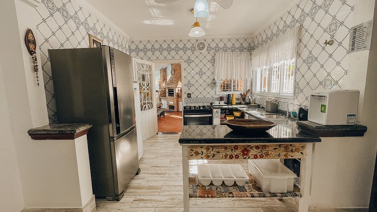 Casa 9325 - Com alma de fazenda e a poucos passos do mar