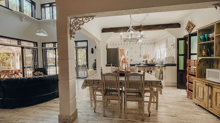 Casa 9325 - Com alma de fazenda e a poucos passos do mar