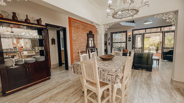 Casa 9325 - Com alma de fazenda e a poucos passos do mar