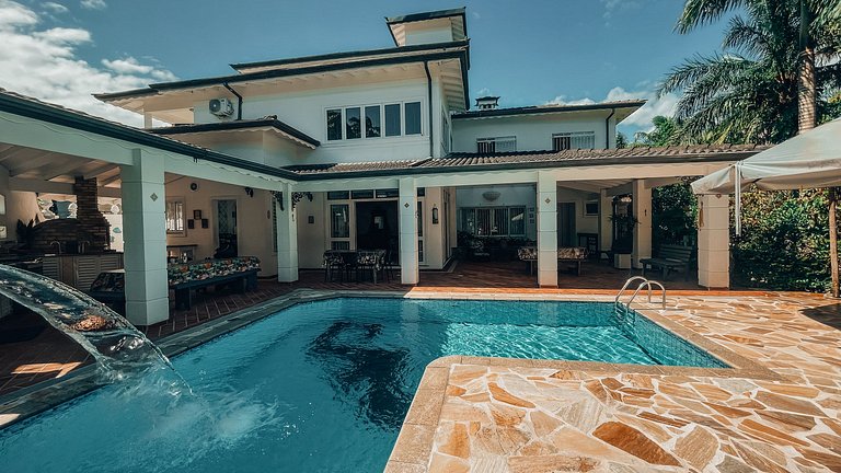 Casa 9325 - Com alma de fazenda e a poucos passos do mar