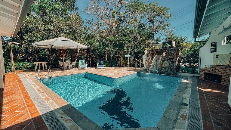 Casa 9325 - Com alma de fazenda e a poucos passos do mar