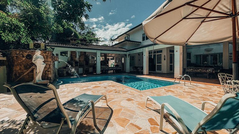 Casa 9325 - Com alma de fazenda e a poucos passos do mar