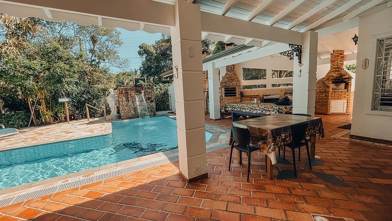 Casa 9325 - Com alma de fazenda e a poucos passos do mar