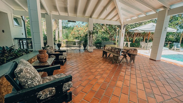 Casa 9325 - Com alma de fazenda e a poucos passos do mar