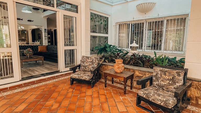 Casa 9325 - Com alma de fazenda e a poucos passos do mar