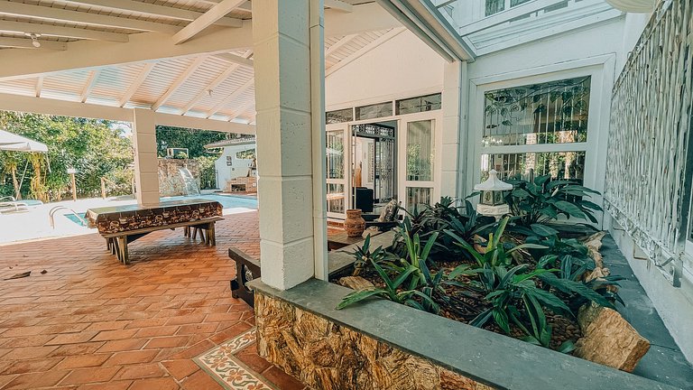 Casa 9325 - Com alma de fazenda e a poucos passos do mar