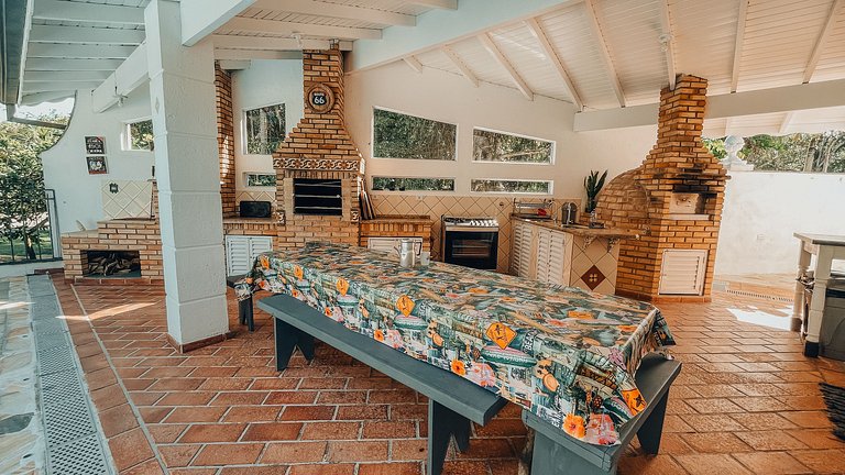 Casa 9325 - Com alma de fazenda e a poucos passos do mar