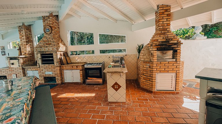 Casa 9325 - Com alma de fazenda e a poucos passos do mar