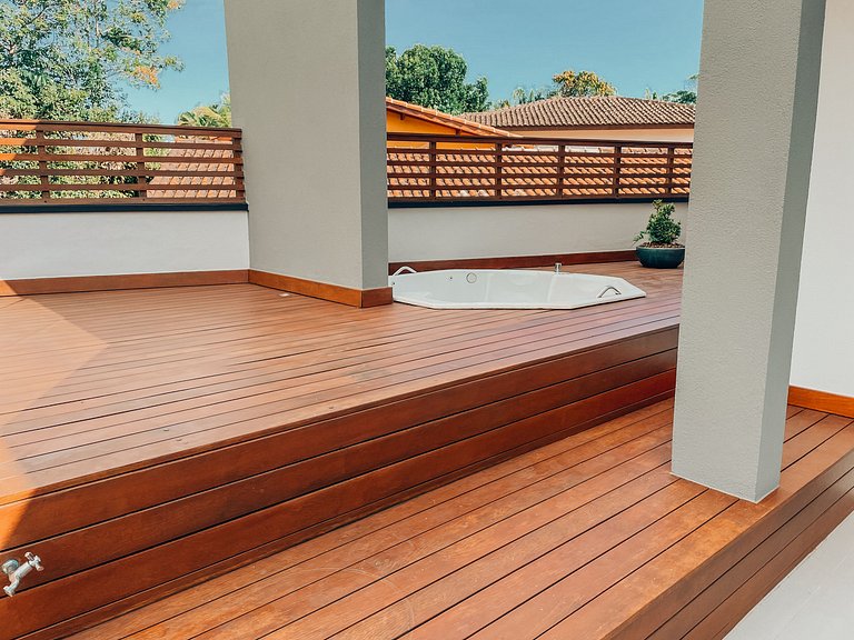 Casa 2322 - Residência de Alto Padrão com 5 Suítes, Piscina