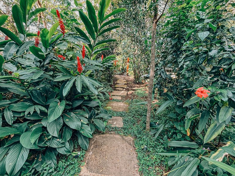 Casa 2322 - Residência de Alto Padrão com 5 Suítes, Piscina